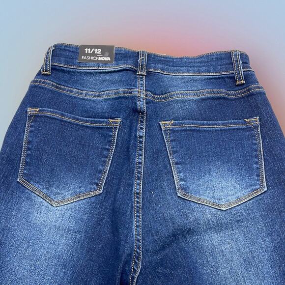 FASHION NOVA Women’s 11/12 (Juniors) High Rise Distressed Skinny Jeans - Picture 4 of 4